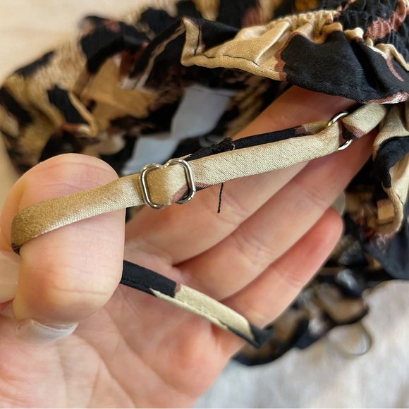 New with tags animal print silk crop top - Picture 3 of 5